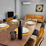 Spacious Sunny Flat With 2 Bedrooms In The Heart Of *