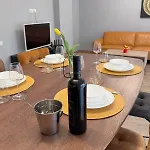 아파트 Spacious Sunny Flat With 2 Bedrooms In The Heart Of *