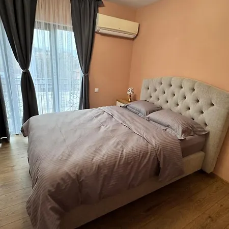 아파트 Spacious Sunny Flat With 2 Bedrooms In The Heart Of *