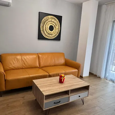 Spacious Sunny Flat With 2 Bedrooms In The Heart Of 플로브디프