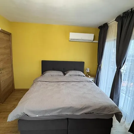Spacious Sunny Flat With 2 Bedrooms In The Heart Of 아파트 플로브디프